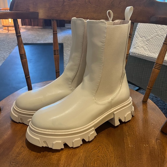 Pretty little thing lug sole boot - Picture 8 of 8